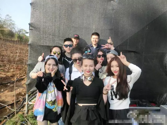 能認(rèn)出幾位超女？王佳月和其他兩位超女本周就要前往長沙咯