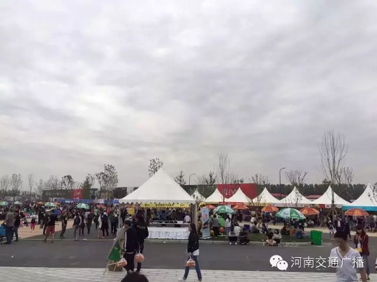 雖然天空已經烏云密布，但大家的熱情絲毫不減！