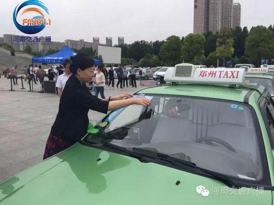 省文明辦專職副主任張曼如，對愛心助考活動的舉辦給予高度評價。