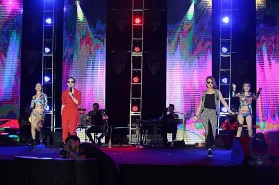 夢茹、怡璐《路燈下的小姑娘》