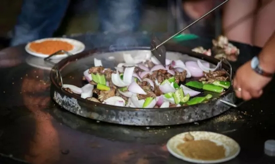 所有菜肉都取自農(nóng)場純天然的食材，吃的又美味又放心！