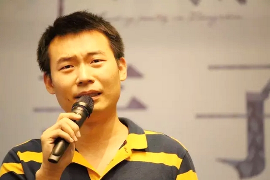 他，是一名消防員，同時也是聲音的愛好者。