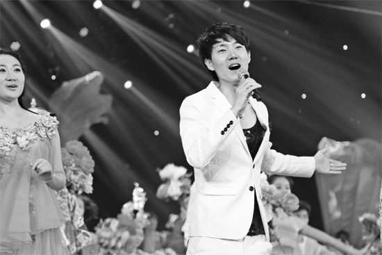 在青歌賽頒獎盛典上，王晰的超炫男低音再次引爆全場