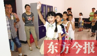 成長訓(xùn)練營面試在東方今報發(fā)行中心舉行。圖為面試現(xiàn)場