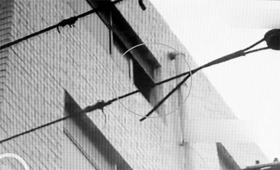 9月8日，鄭州航海路，一小伙兒因找不到工作跳樓輕生 視頻翻拍