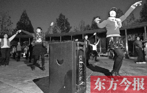 做到既讓跳舞的人有地方，又不影響他人休息，這才是化解矛盾的根本出路