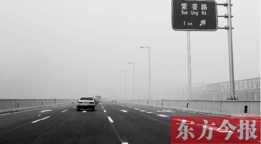 昨天上午，東方今報記者跟隨鄭州市交巡警部門，提前探路已具備通車條件的鄭州市三環(huán)快速路