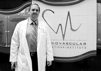 這是負責這一項目的生物學家斯圖爾特·威廉斯今年3月6日接受采訪時拍的照片。