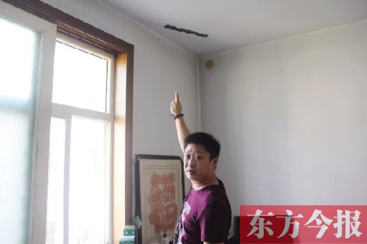 鶴壁一小區(qū)樓板斷裂數(shù)年無人管 律師稱開發(fā)商應(yīng)根據(jù)實(shí)際損失加以賠償(圖)