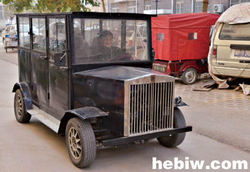 鶴壁農(nóng)民花費(fèi)萬余元自制一輛“勞斯萊斯”