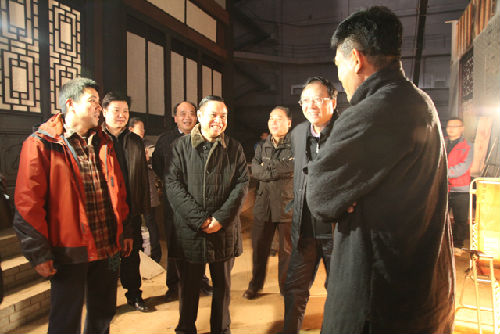 省委常委、常務(wù)副省長李克視察慰問