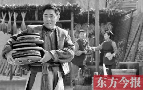 陳寶國在《大河兒女》中飾演男一號、燒制鈞瓷的手藝人賀焰生