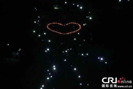 長(zhǎng)春近千人湊成巨大愛(ài)心向女同學(xué)求愛(ài)