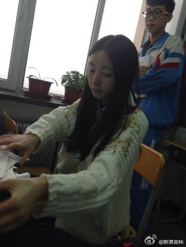 吉林女教師被同學(xué)譽為最美生物老師