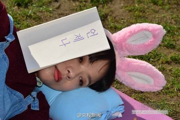 韓國舉辦“發(fā)呆大賽” 選手面僵齊放空