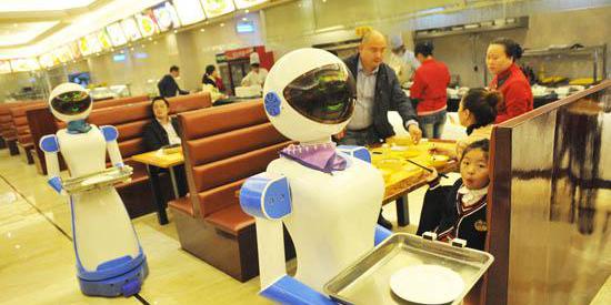 寧波一餐廳現(xiàn)機器人“服務(wù)員”