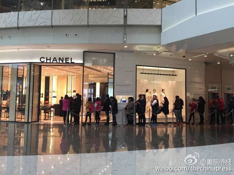 奢侈品牌中國(guó)區(qū)降價(jià)引發(fā)搶購(gòu)