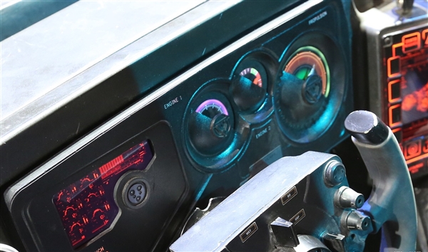 《蝙蝠俠大戰(zhàn)超人》新款戰(zhàn)車(chē)