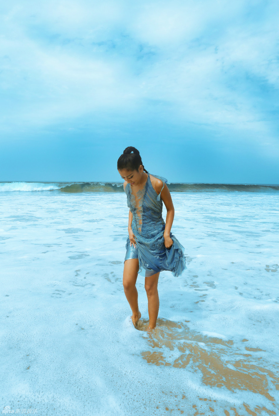 吉克雋逸沙灘深V寫(xiě)真