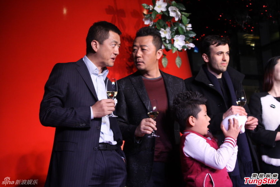 李亞鵬、郭濤父子相活動