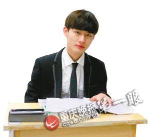 穿上正裝的女生更優(yōu)雅成熟了；男生常常被女生夸獎(jiǎng)長得帥。