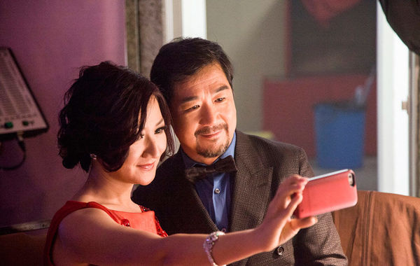 在主持晚會(huì)期間，張國(guó)立還與同場(chǎng)的女主持自拍合影。