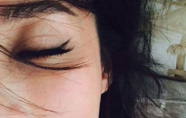 蔣勤勤吊帶美照。