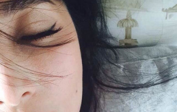 蔣勤勤吊帶美照。