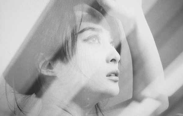 蔣勤勤吊帶美照。