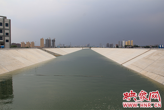 穿城而過(guò)的南水北調(diào)引水渠