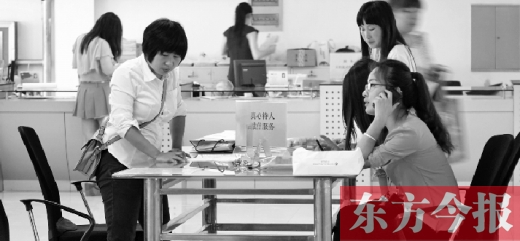 行政審批“瘦身”，不僅提高了行政效率，節(jié)約了行政資源，而且最大限度地方便了群眾