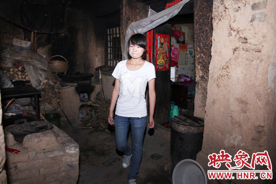 離大學(xué)校門,只有“一步之遙”的孩子。