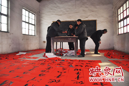 目前已經(jīng)書寫了超過一萬幅春聯(lián)。