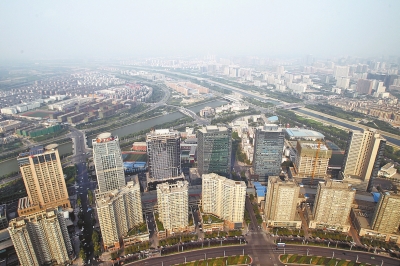 不少網(wǎng)友認(rèn)為，不動產(chǎn)統(tǒng)一登記會使房價下跌。