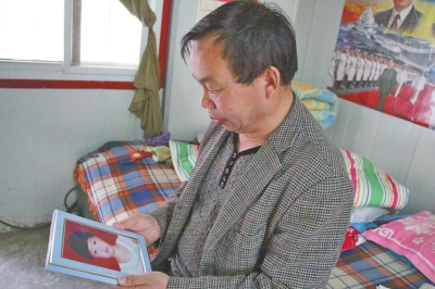 　每次想起自己3歲小孫女的無辜離世，老高都深深地悔恨自己交友不慎