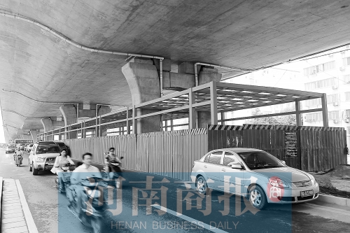 建設(shè)中的隴海路快速公交站臺，這條線路或取名B5