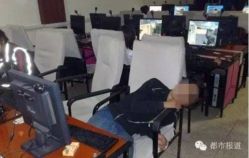 悲??！15歲男孩上網(wǎng)5小時后猝死，事發(fā)鄭州 | 這些原因可能導(dǎo)致上網(wǎng)猝死，戳...