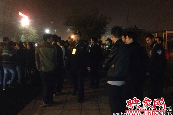 11月1日深夜，鄭州鄭東新區(qū)夜總會“皇家一號”被查處。網友供圖