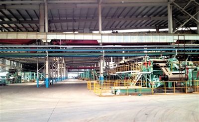 12月4日，三峽全通一個(gè)閑置的車間內(nèi)，落滿厚厚的塵土。