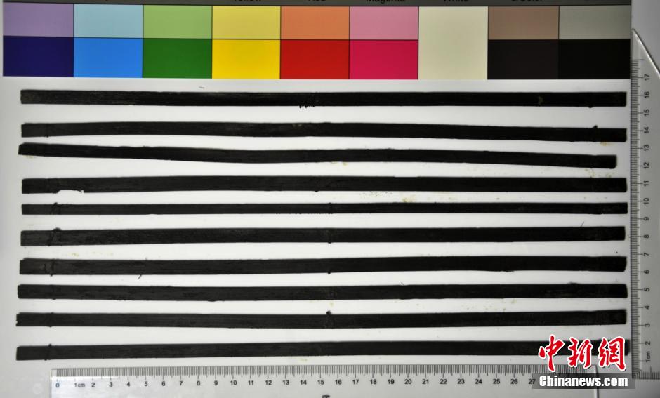 圖為漢代簡牘出土930支竹簡，在四川地區(qū)首次發(fā)現(xiàn)漢代簡牘。