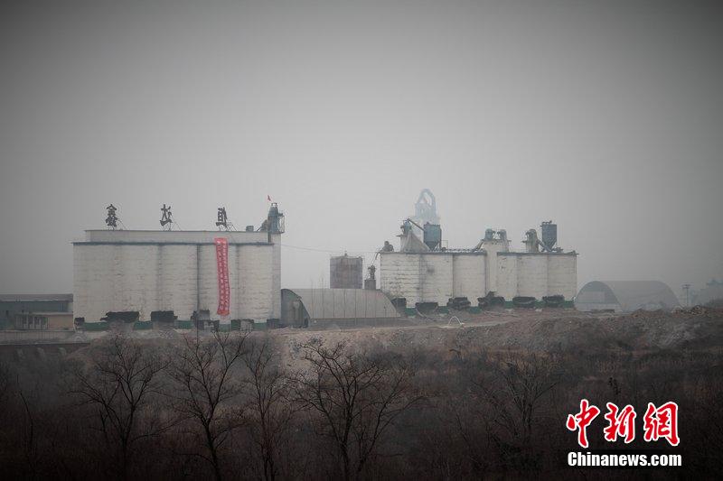 　2014年2月17日，石家莊市再次啟動壓減水泥過剩產(chǎn)能、治理大氣污染水泥企業(yè)集中爆破拆除行動。
