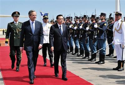 　6月19日，國務(wù)院總理李克強乘專機抵達雅典國際機場，開始對希臘進行正式訪問。