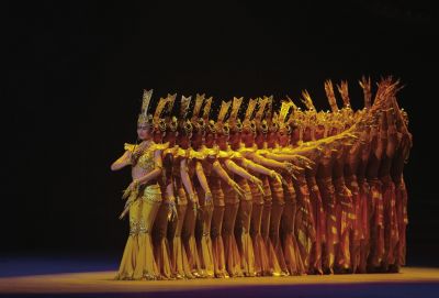 在歡迎晚宴上，上演經(jīng)典節(jié)目千手觀音。新華社發(fā)