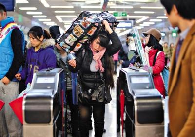 “網(wǎng)絡(luò)黃?！迸浒僬讓拵屍?0.1秒發(fā)現(xiàn)退票