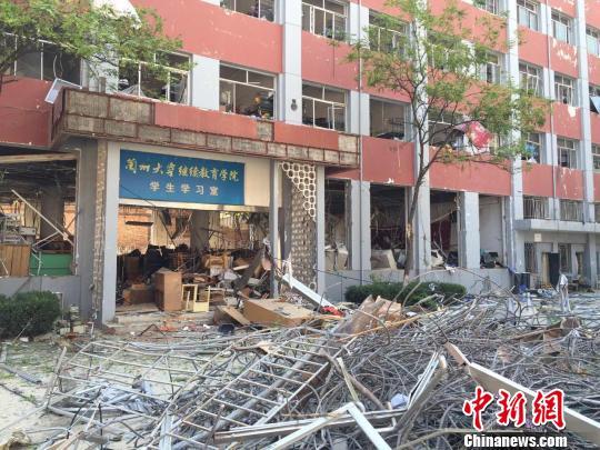 7月20日上午7點(diǎn)32分，蘭州大學(xué)醫(yī)學(xué)南校區(qū)學(xué)生公寓外一施工現(xiàn)場發(fā)生閃爆