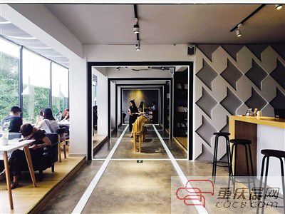 200平方米的閱讀區(qū)域開始限制人流。