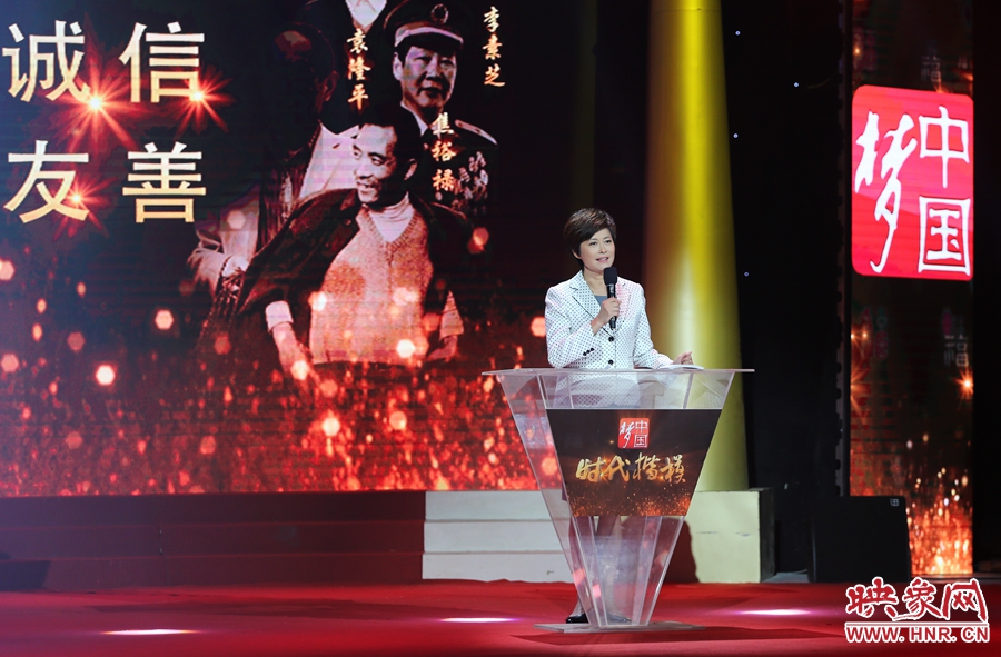 中央電視臺“時代楷模”發(fā)布廳，發(fā)布人敬一丹介紹“編外雷鋒團”。