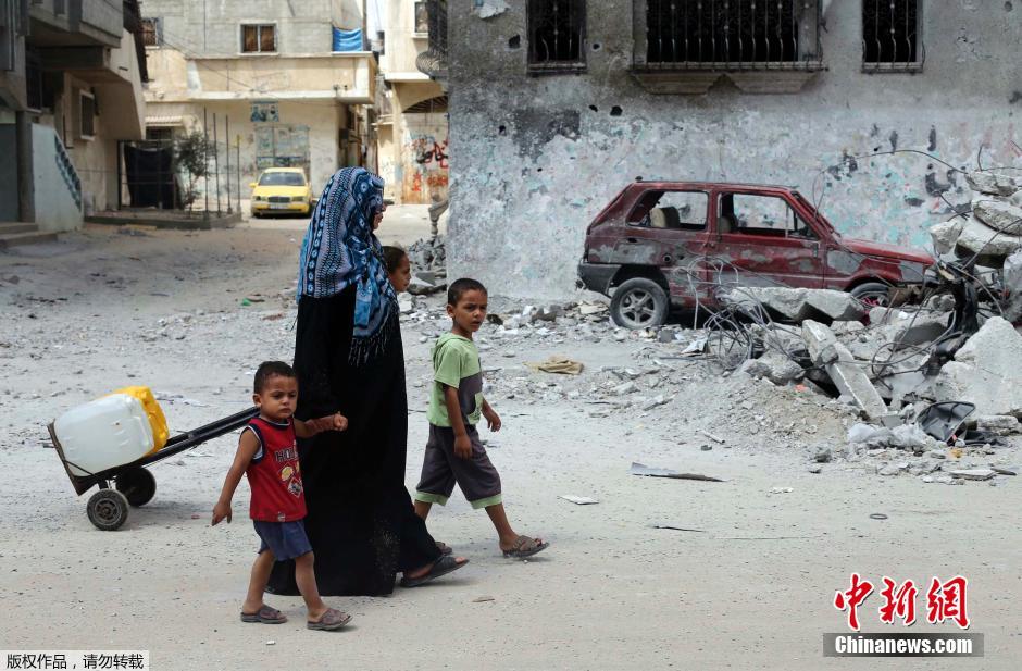 以色列對加沙發(fā)動(dòng)地面進(jìn)攻 民眾攜羊群逃難