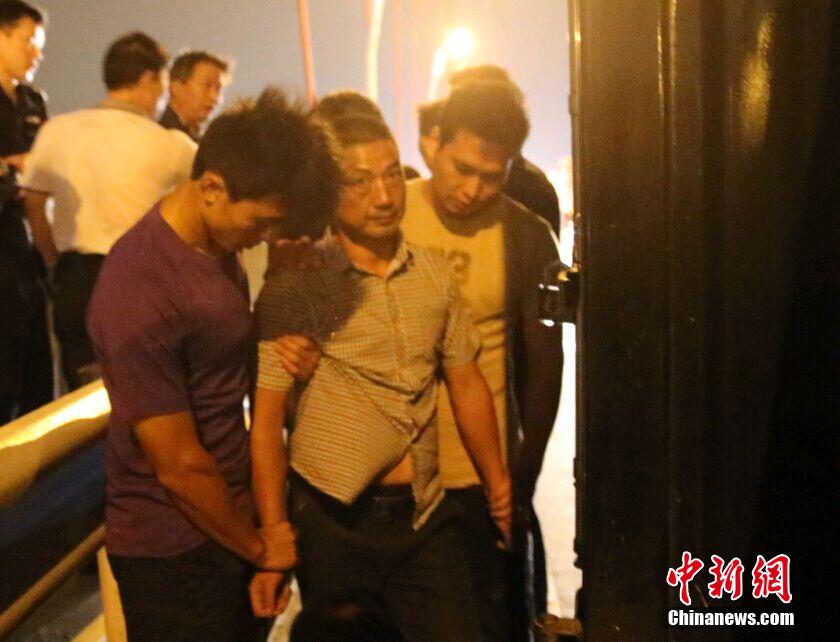 圖為劫持者被擒獲。