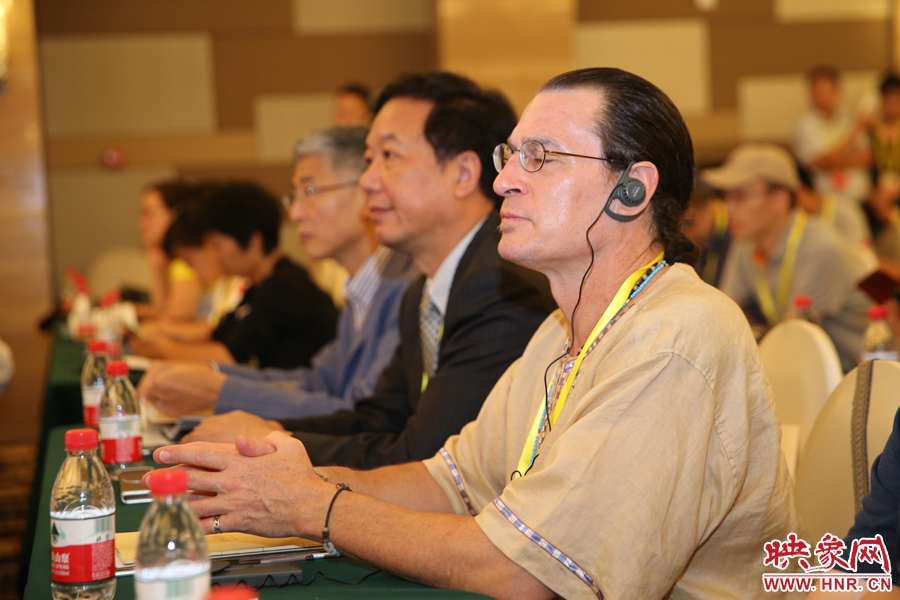 身著特色服飾的外國嘉賓。